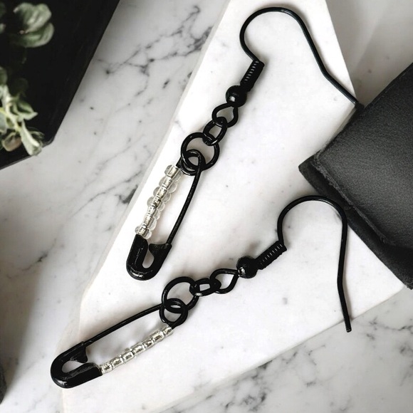 5 For $25💫Punk Rocker Black Safety Pin Beads Dangles Earrings - Picture 3 of 4